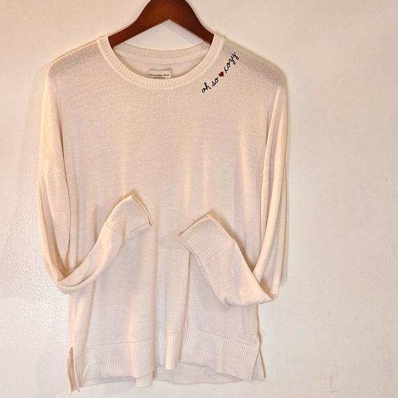 A&F Women's "oh so cozy" sweater - Picture 4 of 12